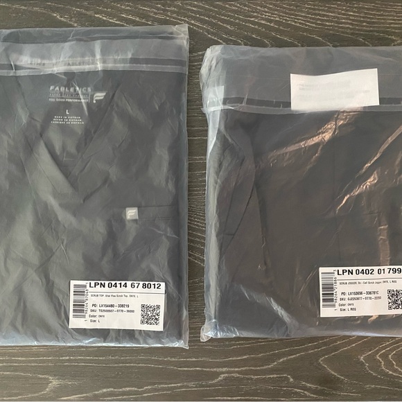Fabletics Scrub Set - Picture 7 of 7